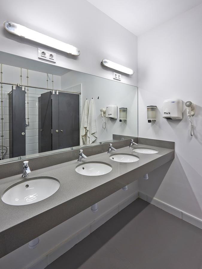 Hola Hostal Collblanc L’Hospitalet de Llobregat Exterior foto